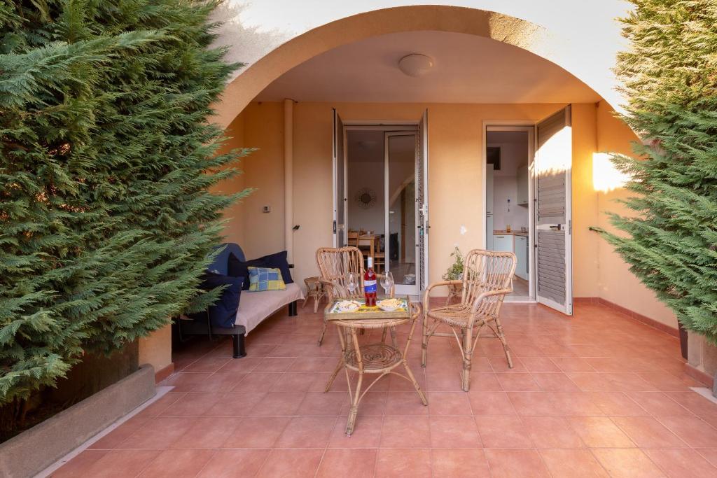 a patio with a table and chairs in a room at Casa Saracena in Melendugno