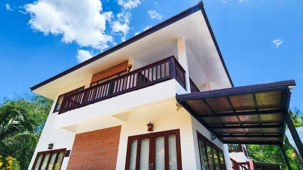 Balkón nebo terasa v ubytování Baan Bhuwann Holiday Apartment