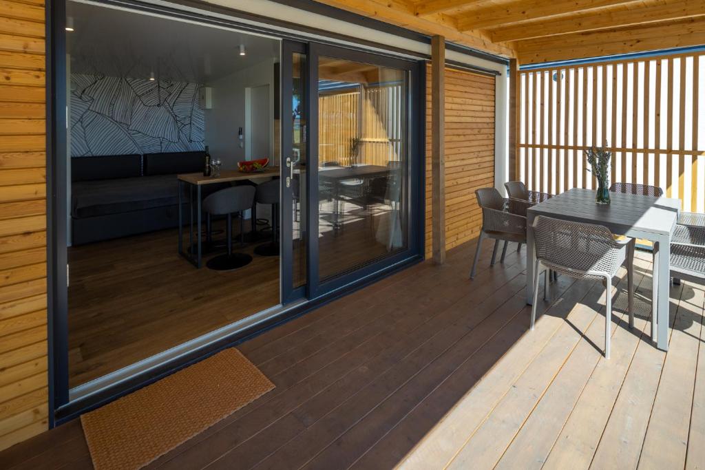 Balkón nebo terasa v ubytování Camp Vransko lake - Mobile homes