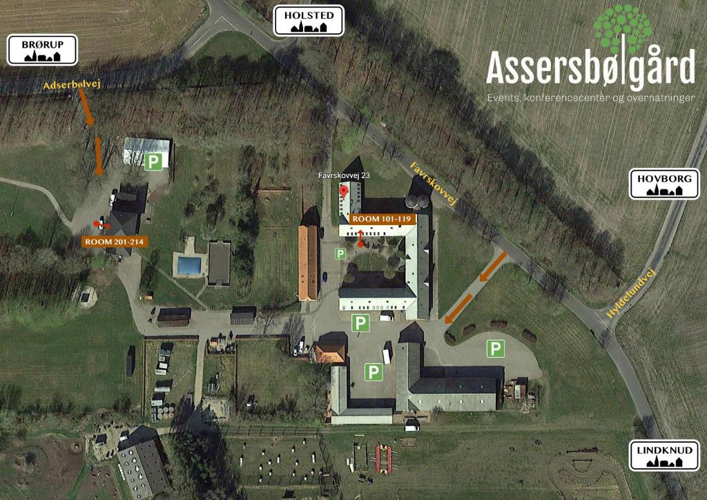 un mapa del sitio de una casa en un campo en Assersbølgård en Brørup