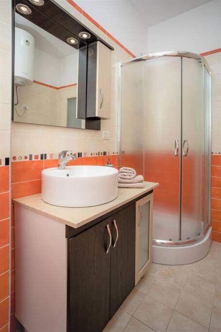 The City-Center Apartment - Image 8