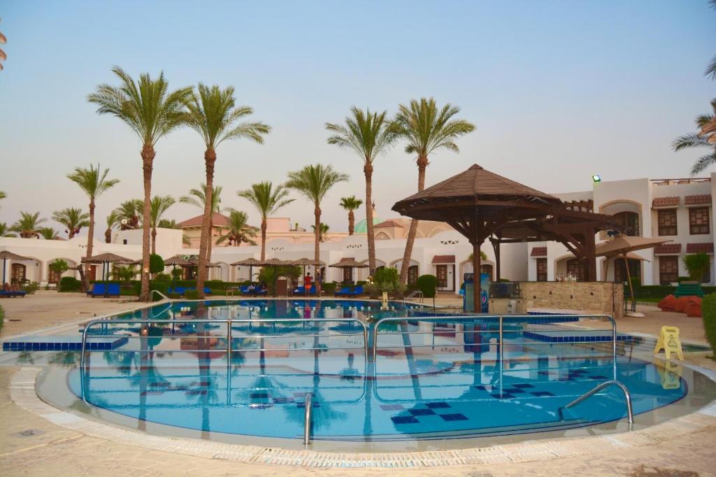 Bazén v ubytování Coral Hills Resort Sharm El-Sheikh nebo v jeho okolí