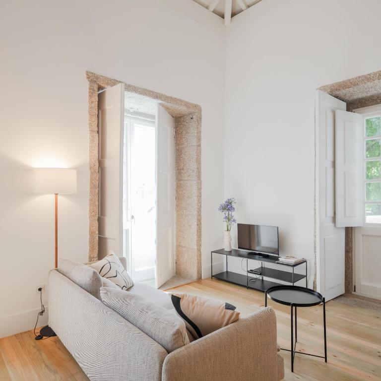 Gateway House Studio Apartments - 3