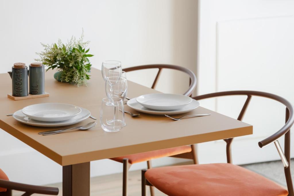 Gateway House Studio Apartments - 5