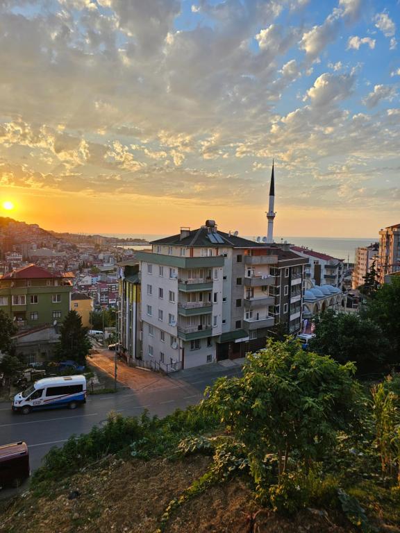 Východ nebo západ slunce při pohledu z aparthotelu nebo okolí