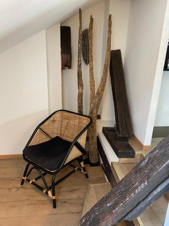 a black chair sitting in a room next to a staircase at Loft i gemelli in Montbéliard