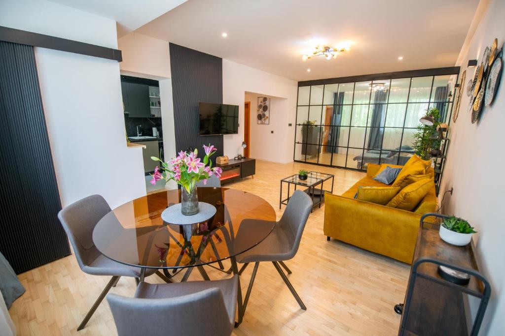 a living room with a table and a couch at BNF Lounge in Varaždin