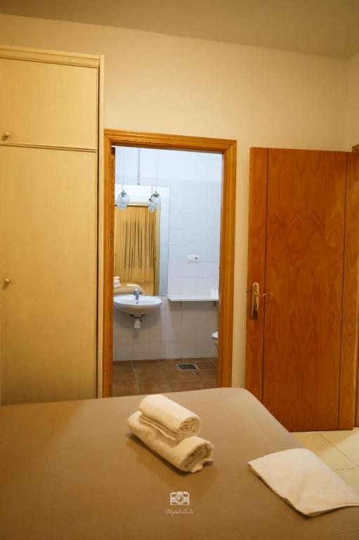 Hospedium DLJ Hostal Ben Nassar - Habitación Doble Con Baño Privado