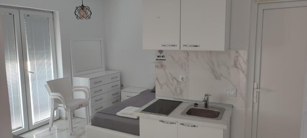 Golem Apartment - Image 5