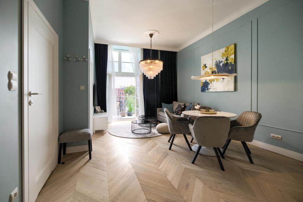 AboutArtApartments - By the river - One-Bedroom Apartment
