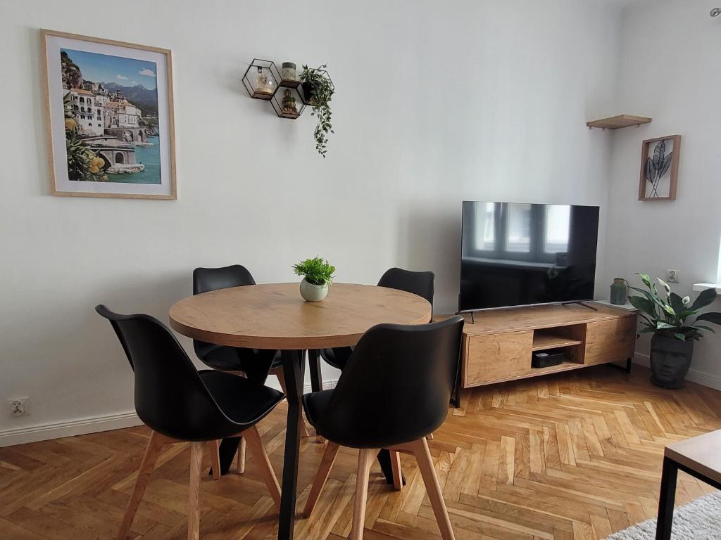 Juliana Smulikowskiego 2 - 5