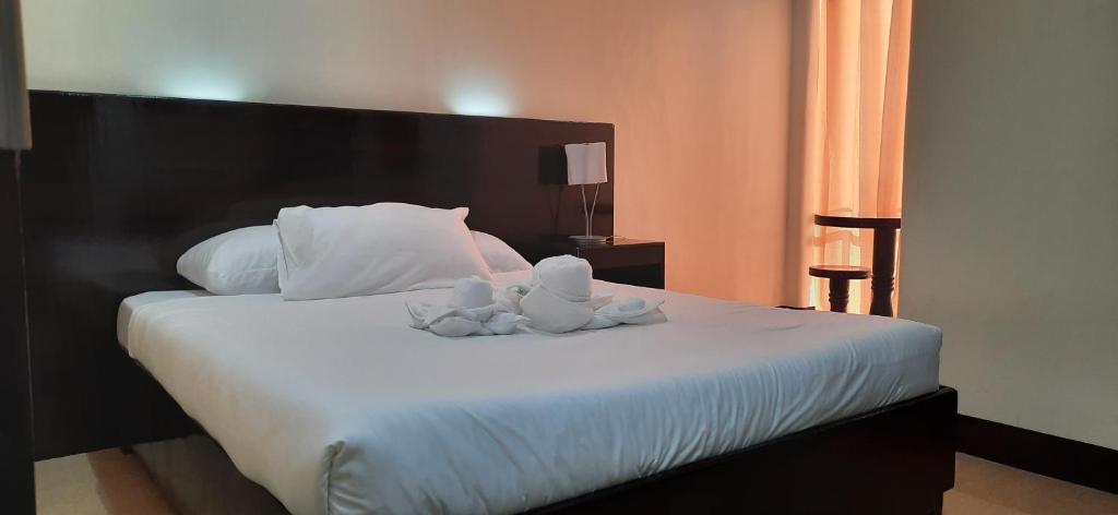 Postel nebo postele na pokoji v ubytování ISLAND VIEW SUITES