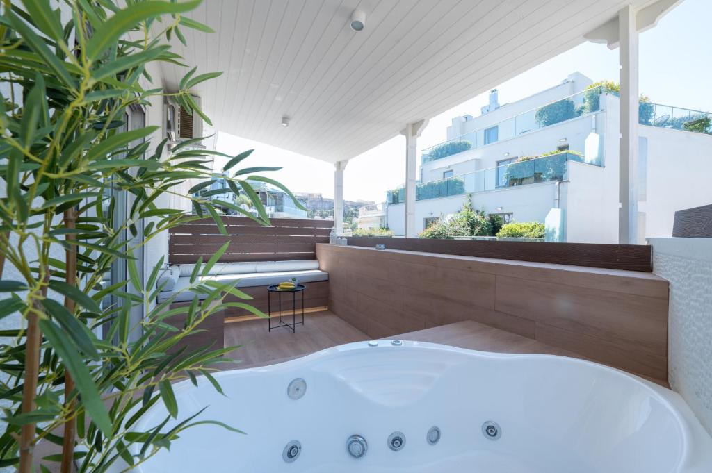 Dreamin Athens - Monastiraki Apartments - Deluxe Suite With Spa Bath