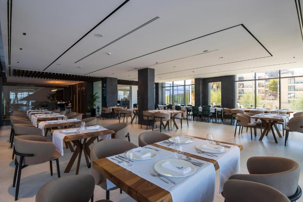 Restaurace v ubytování Mango Luxury Resorts