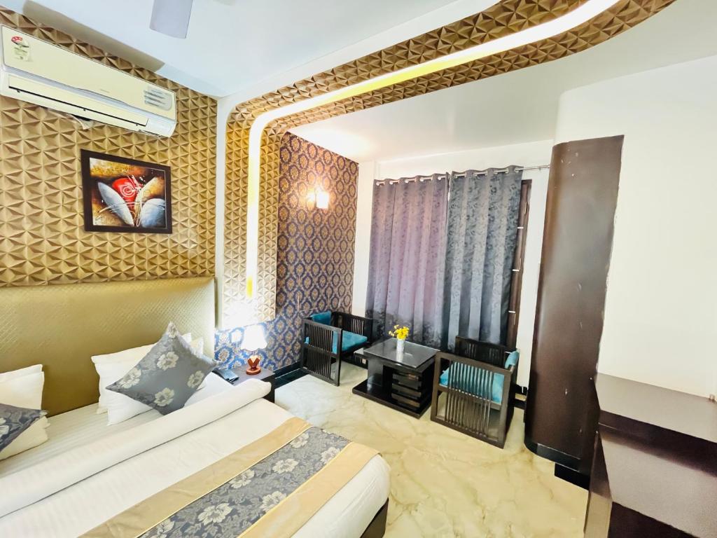 Postel nebo postele na pokoji v ubytování Hotel Dayal Regency near IMT Chowk Manesar, Manesar