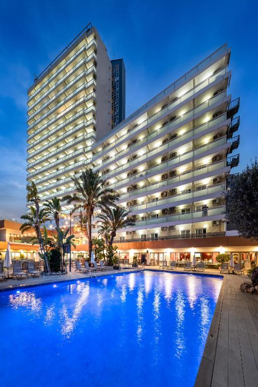 Bazén v ubytování Climia Benidorm Plaza nebo v jeho okolí