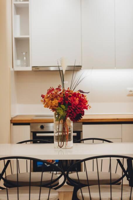 Luxury Apartment at Myslym Shyri - Imazhi 9