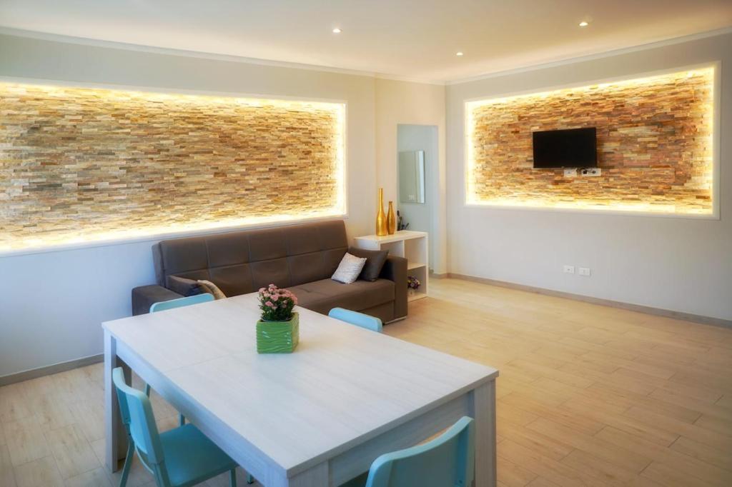 Telewizja i/lub zestaw kina domowego w obiekcie Residence Deamarina