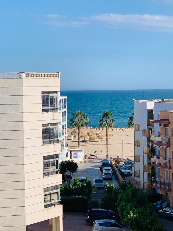 Appartement très sympa vue mer 50 m de la plage proche centre ville piscine wifi