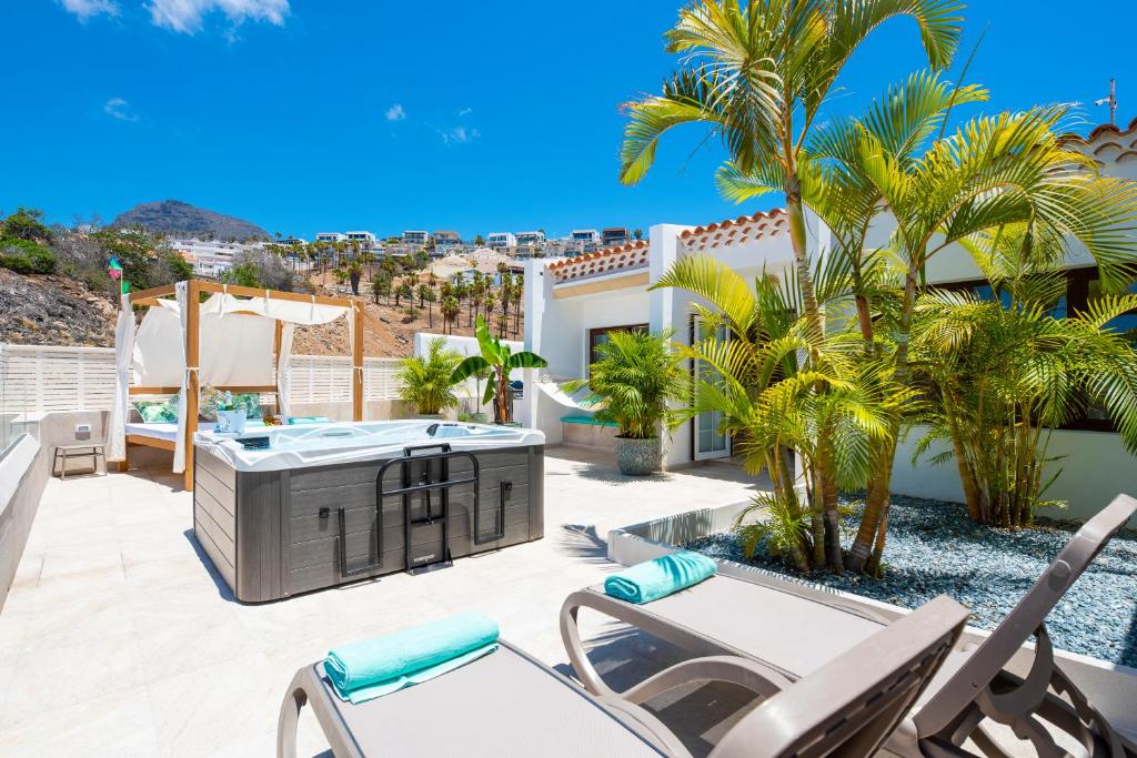 Haciendas Village Tenerife - 2 Bedrooms Bungalow With Chill Out Terrace + Jacuzzi + Sea Views + Ping-Pong Table