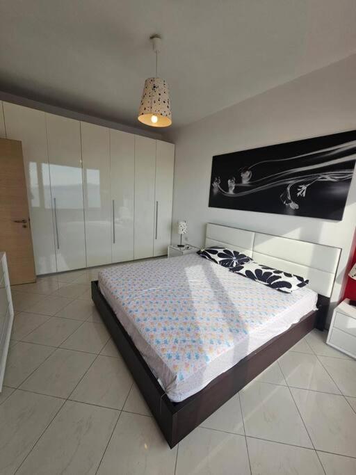 Appartamento centrale con vista mare e garage - Imazhi 8