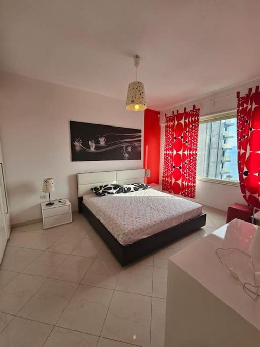 Appartamento centrale con vista mare e garage - Imazhi 2