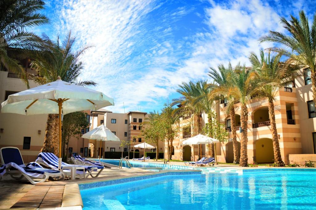 The swimming pool at or close to Marina Residence Suites Port Ghalib