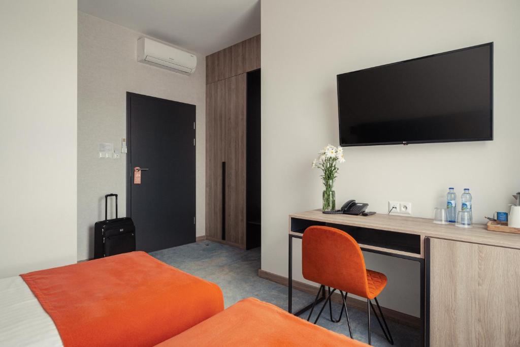 TV a/nebo společenská místnost v ubytování Hotel Faros Gdansk Airport