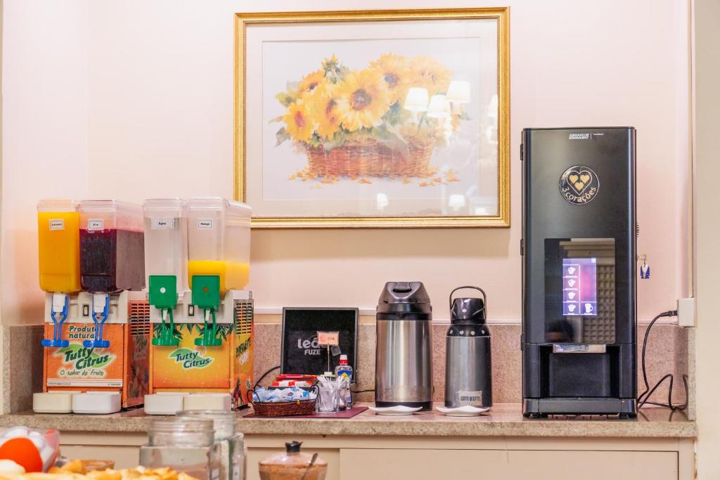 Příslušenství pro přípravu čaje a kávy v ubytování Lancaster Hotel by Castelo Itaipava