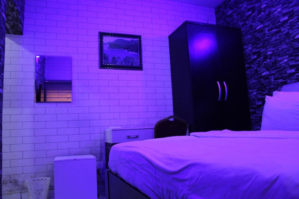 Postel nebo postele na pokoji v ubytování MITOS LUXURY SUITES -Somosu