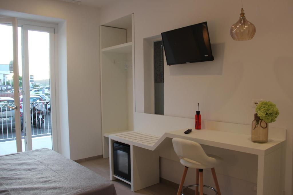 TV a/nebo společenská místnost v ubytování Le Dune Luxury Rooms
