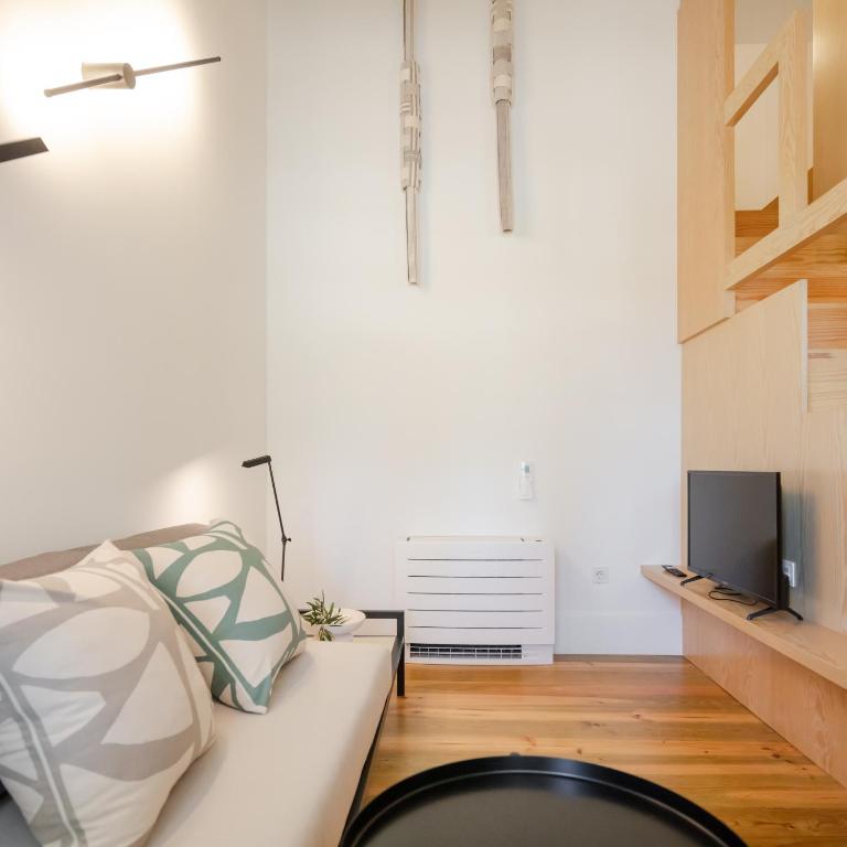 Gateway House Studio Apartments - 7