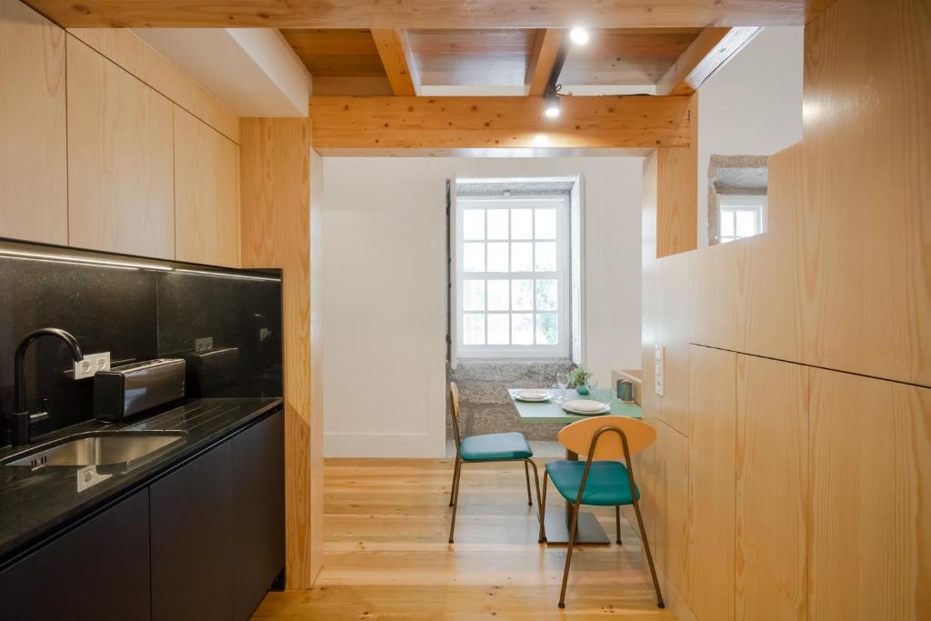 Gateway House Studio Apartments - 8