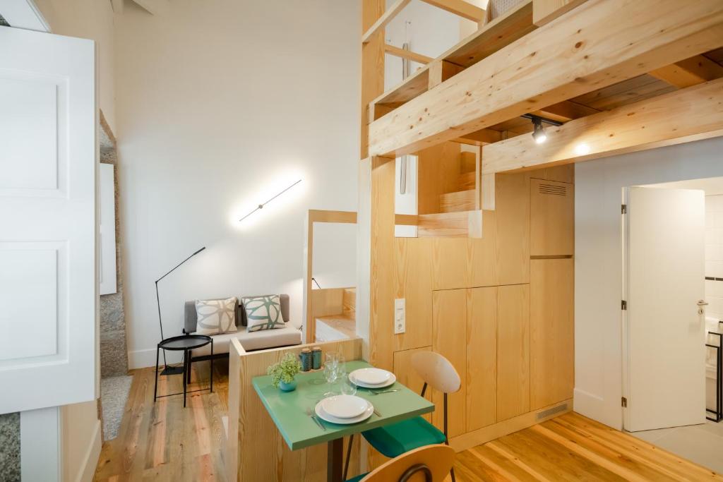 Gateway House Studio Apartments - 9