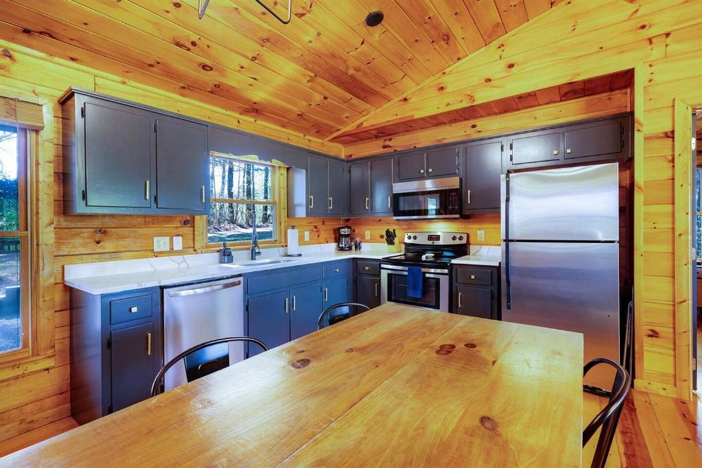 Kuchyň nebo kuchyňský kout v ubytování A Rustic Hideout