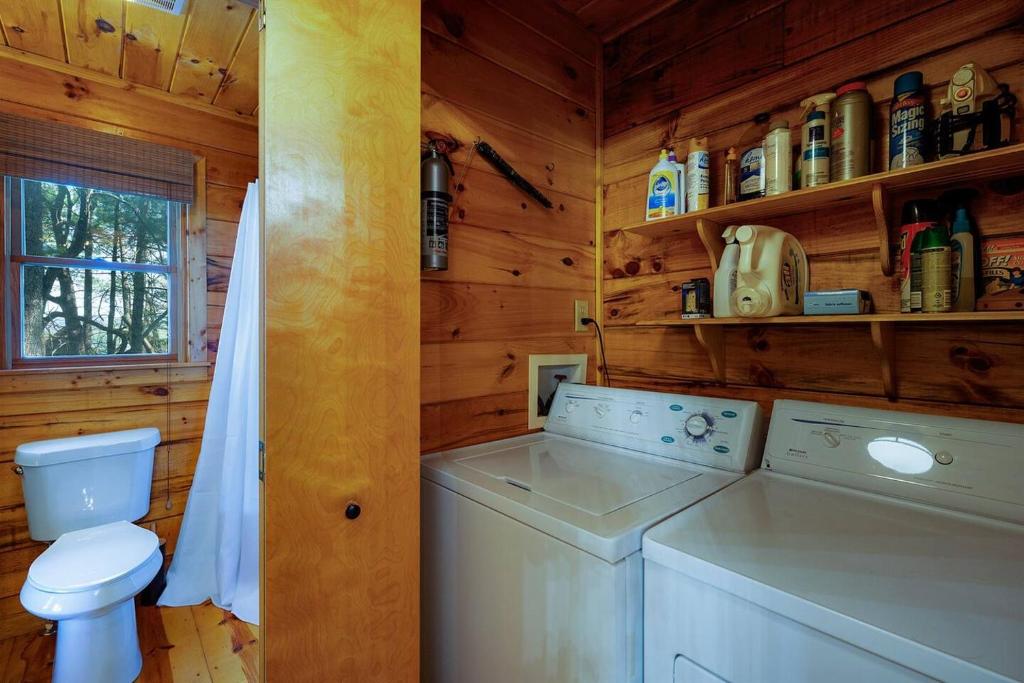 Fotografie z fotogalerie ubytování A Rustic Hideout v destinaci Ellijay