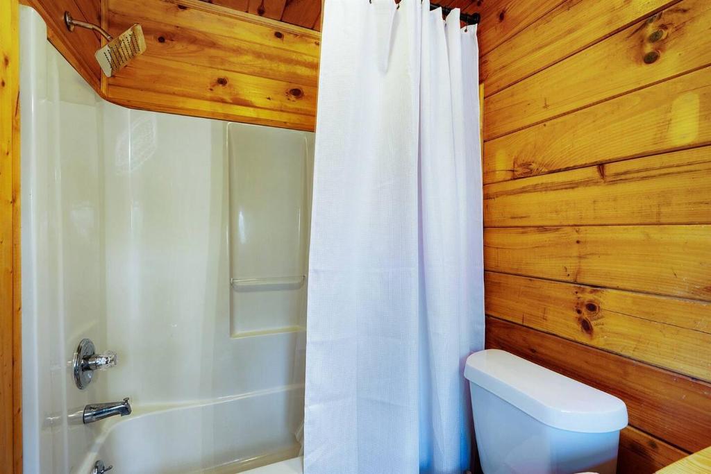 Koupelna v ubytování A Rustic Hideout