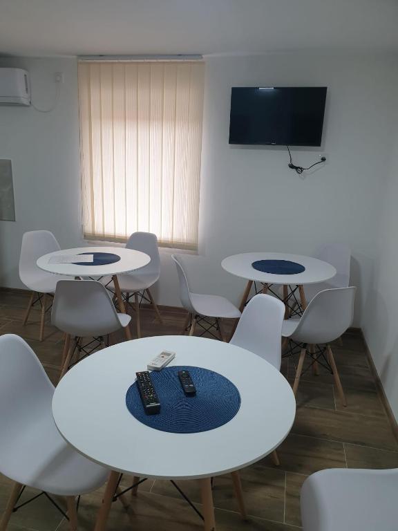 TV i/ili zabavni centar u objektu Apartmani - Kladovski Konak