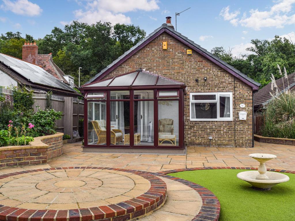 a garden with a conservatory on a house at Kennet Valley View in Tilehurst