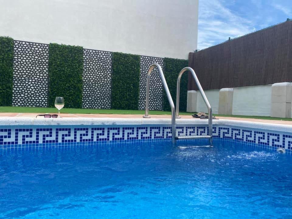 Large Family Townhouse with private pool in Benahavis Village - Villa