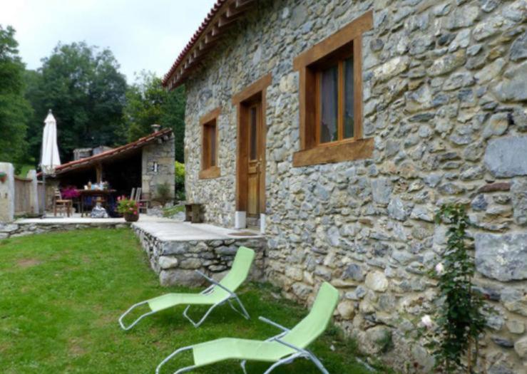 Jardín al aire libre en Gîte Mourtis
