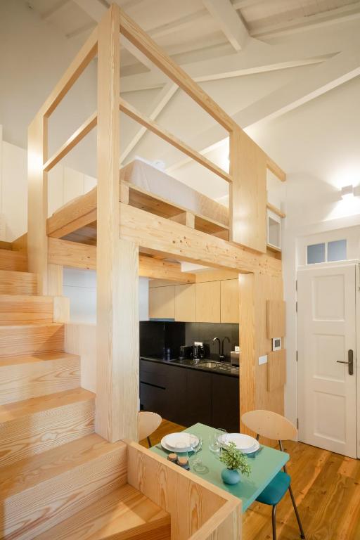 Gateway House Studio Apartments - 10