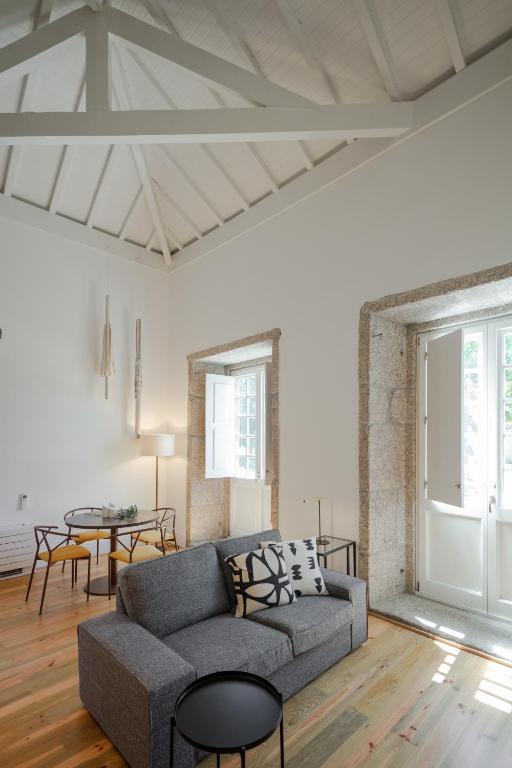 Gateway House Studio Apartments - 14