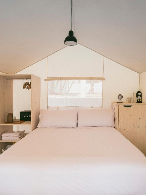 Postel nebo postele na pokoji v ubytování wecamp Cadaqués