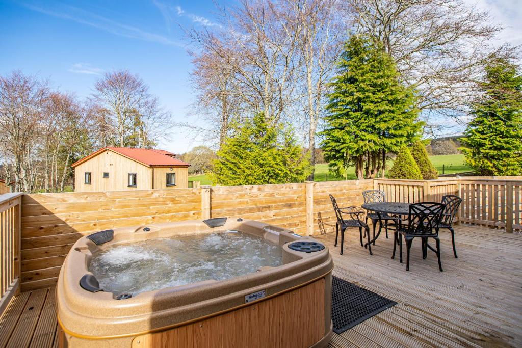 Breckland House with Hot Tub, Belladrum (updated prices 2024)