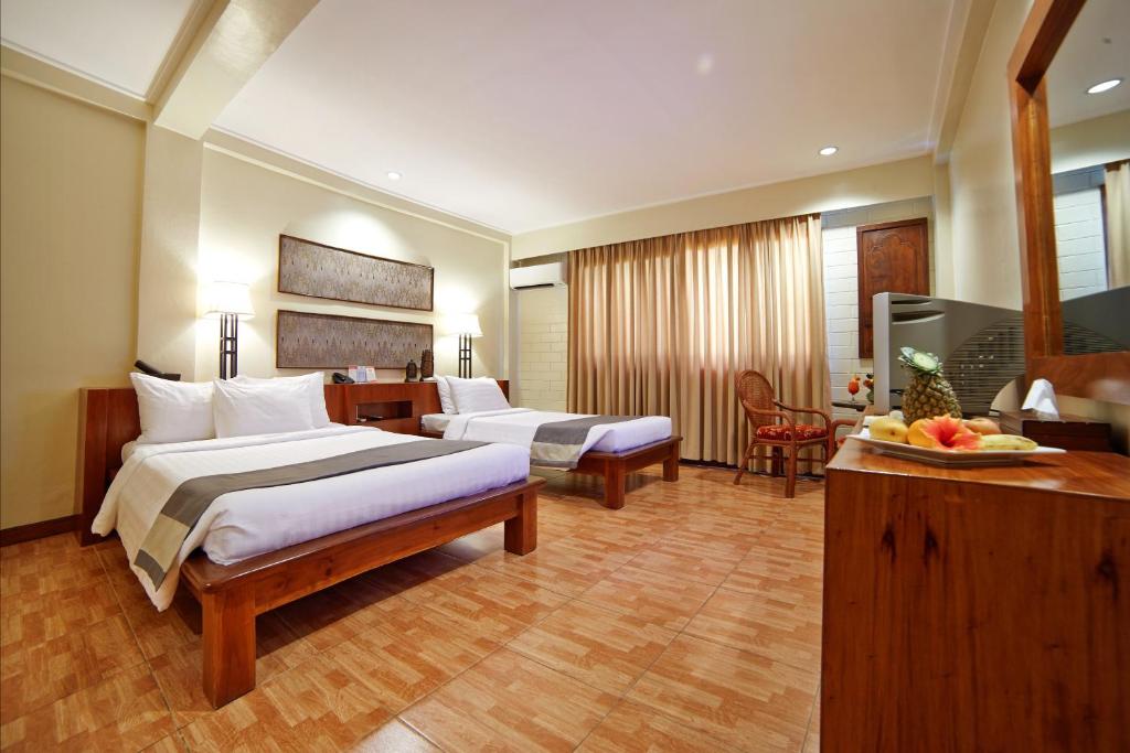 Uma cama ou camas num quarto em Cebu White Sands Resort and Spa