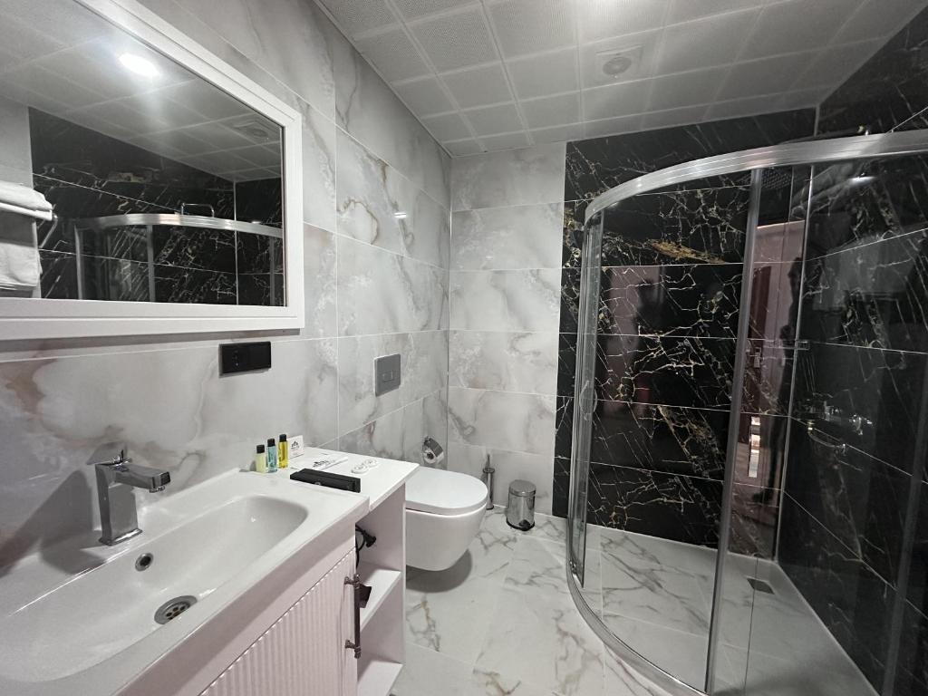 Ванная комната в Beyaz Köşk Hotel & Cafe