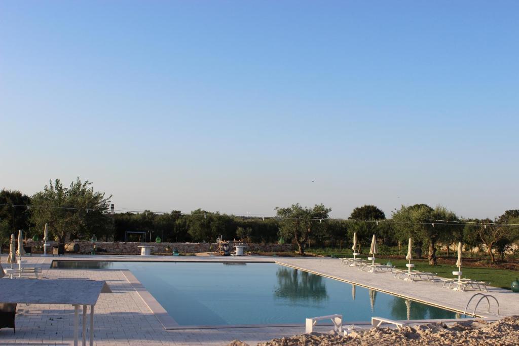 Bazén v ubytování Masseria Stella nebo v jeho okolí