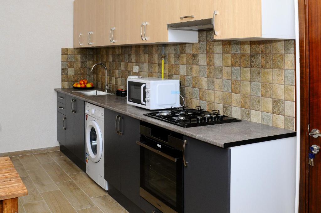 Kuchyň nebo kuchyňský kout v ubytování Kenut Hostel