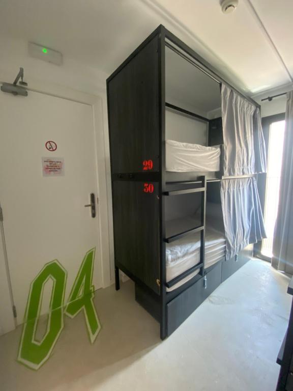 Posteľ alebo postele v izbe v ubytovaní We Street Hostel - El Arenal-Albergue Turístico
